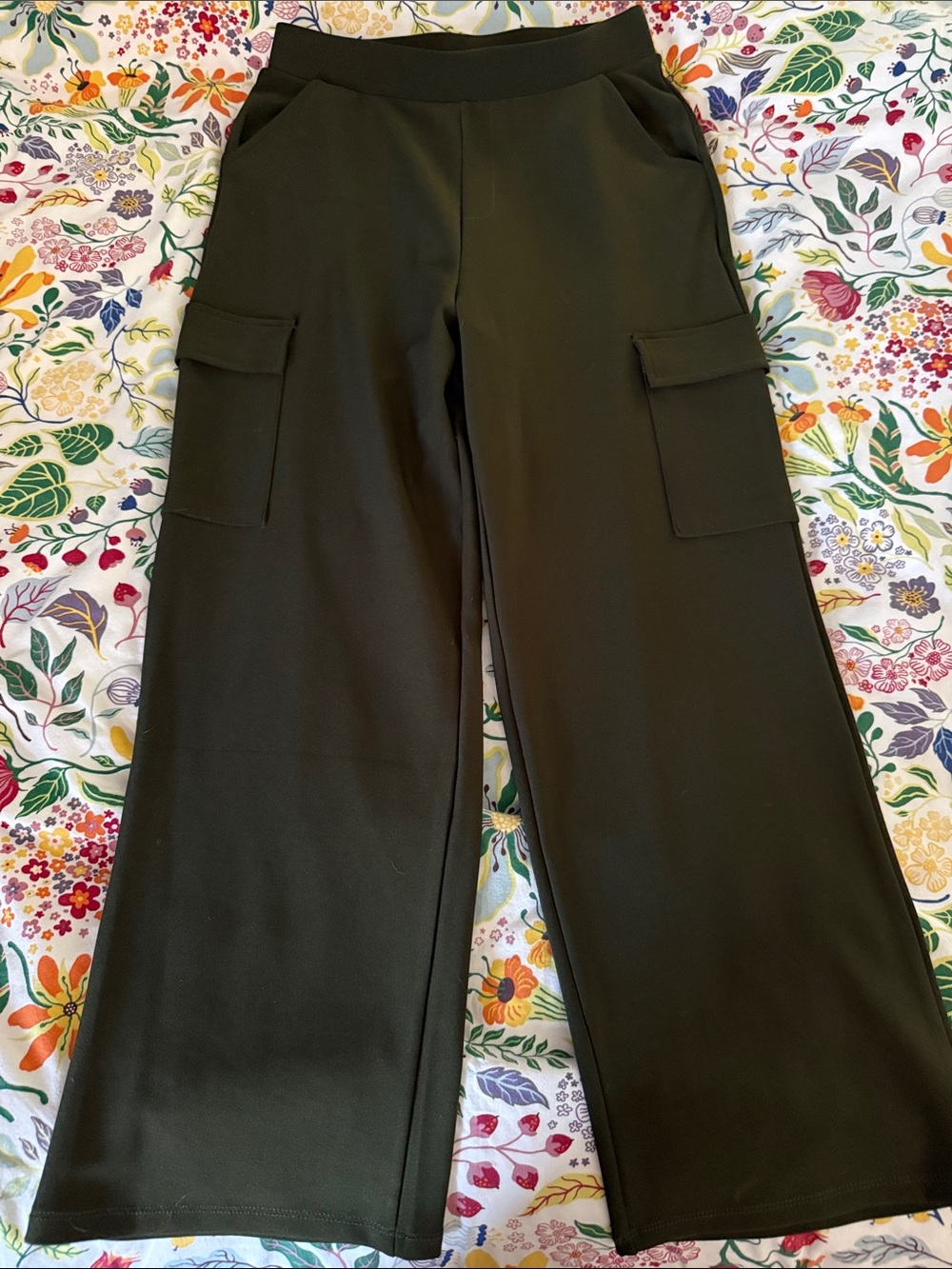 Harper Olive Green Wide-Leg Cargo Pants